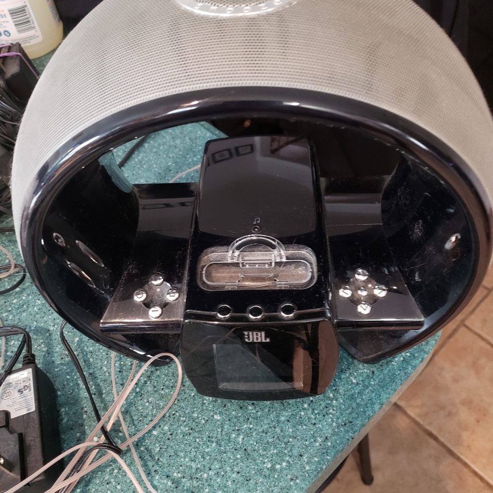 JBL on air wireless radio n ipod speaker